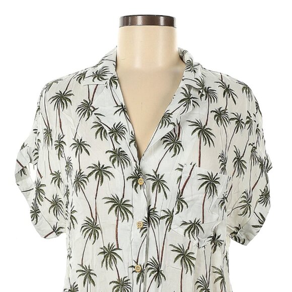 🚨 50% OFF BUNDLES! 🚨NWT Lush Short Sleeve Button Down Shirt - Picture 4 of 8